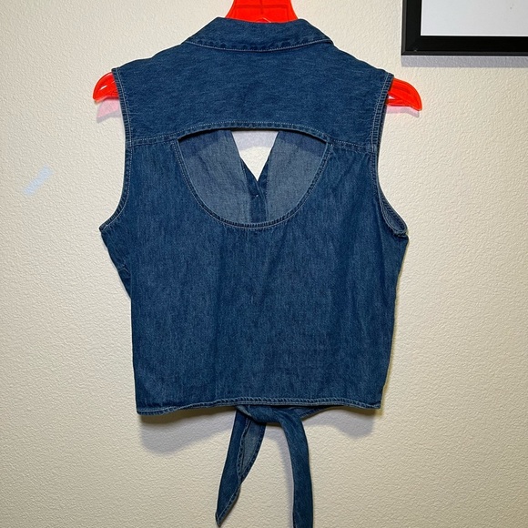 Denim Sleeveless Button-Up Top - Picture 4 of 4